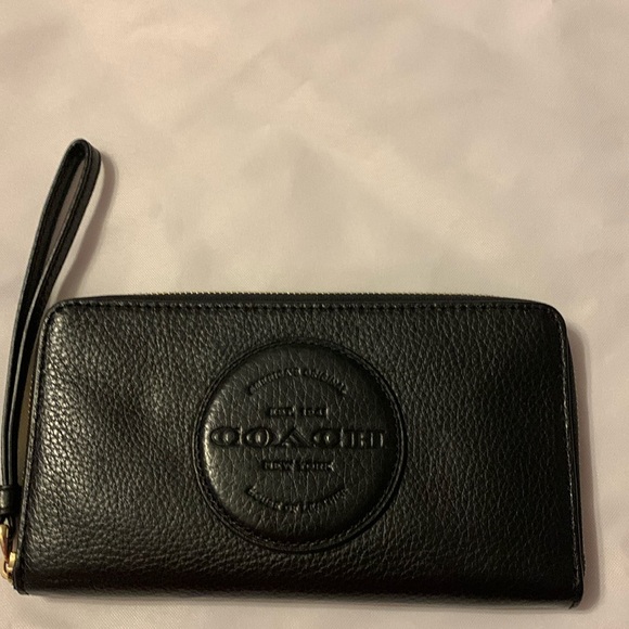 Coach Handbags - Coach Black Pebbled Leather Wristlet